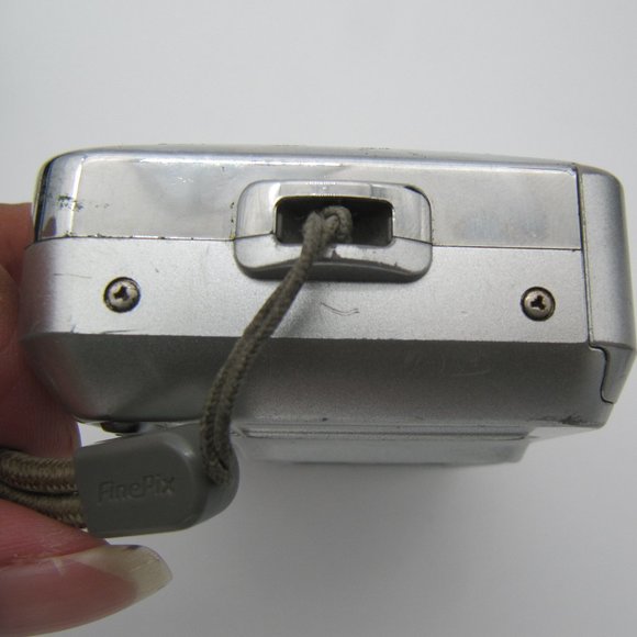 Fuji - FinePix 5.1MP Compact Digital Camera - For Parts Only - Picture 8 of 10